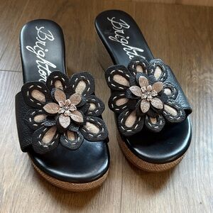 Brighton Hawaii Black Leather & Tan Wedge Platform Silver Floral Sandals 6
